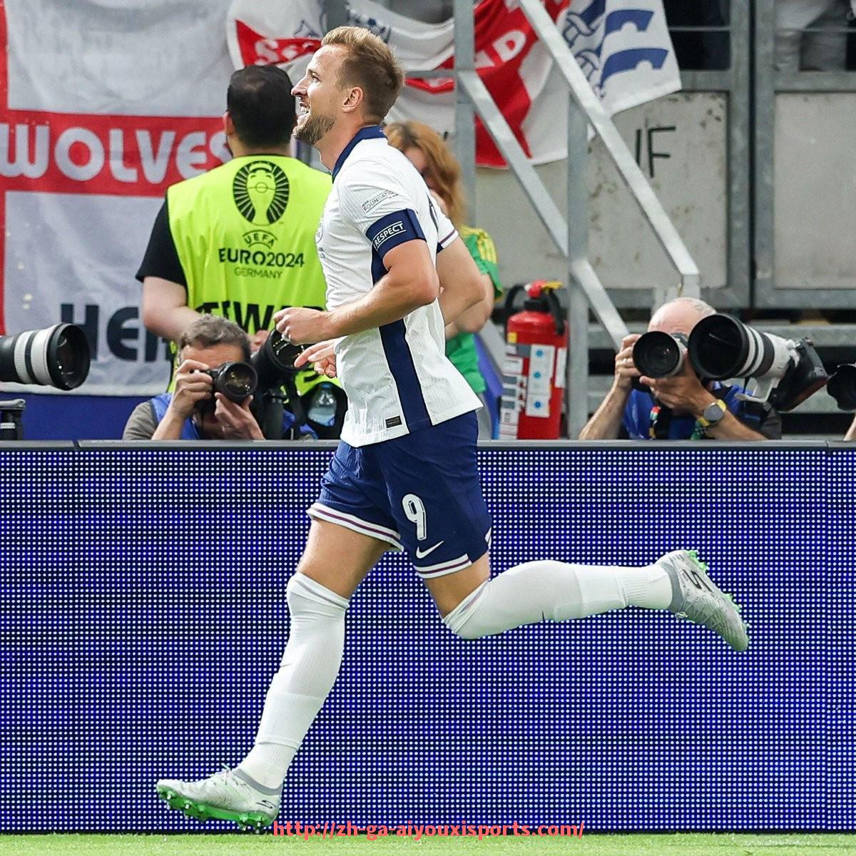 爱游戏体育官网-西甲联赛大名单制度及球员注册规则解析